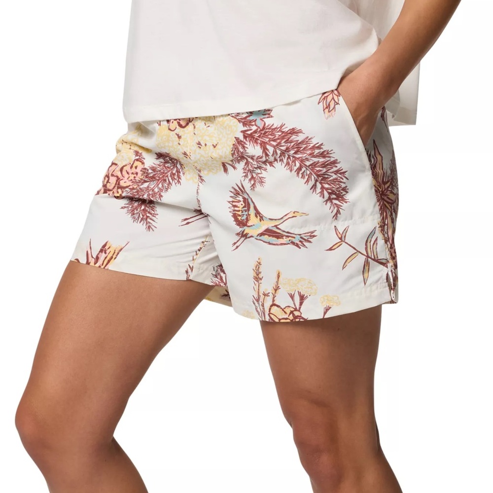 Elegant Floral Women's Shorts